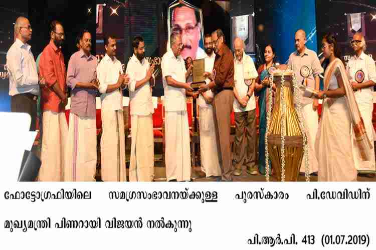 Chief Minister Pinarayi Vijayan presents Photography award to P David
