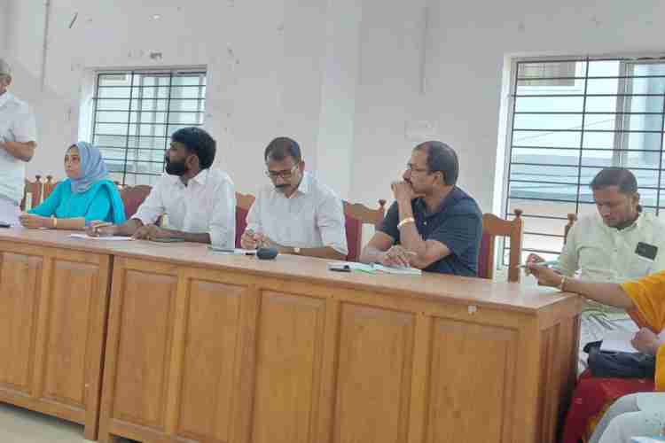 കുന്ദമംഗലം നിയോജകമണ്ഡലത്തിലെ അംബേദ്കർ ഗ്രാമം പദ്ധതി പ്രവർത്തനങ്ങൾ ത്വരിതപ്പെടുത്തുന്നതിന് വിളിച്ചുചേർത്ത ജനപ്രതിനിധികളുടെയും ഉദ്യോഗസ്ഥരുടെയും യോഗം പി.ടി.എ റഹീം എംഎൽഎ ഉദ്ഘാടനം ചെയ്യുന്നു