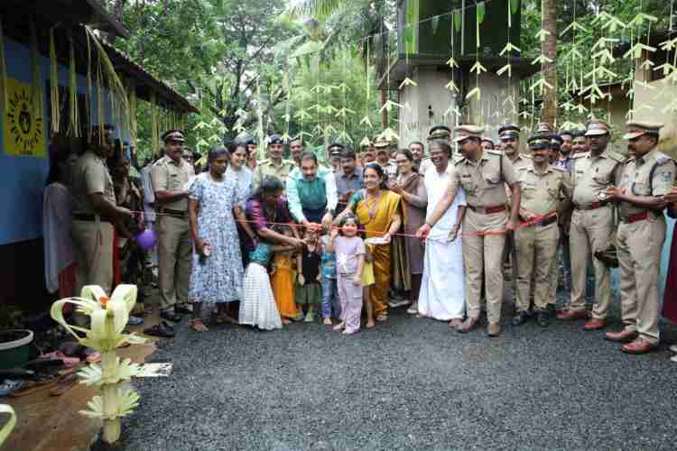 നവീകരിച്ച അങ്കണവാടി ഉത്തരമേഖല പ്രിസൺ ഡിഐജി വിജയകുമാർ ഉദ്ഘാടനം ചെയ്യുന്നു