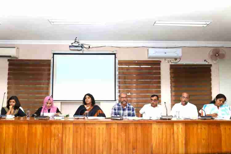 കോഴിക്കോട് കലക്ടറേറ്റ് കോൺഫറൻസ് ഹാളിൽ നടന്ന ജില്ലാ വികസന സമിതി യോഗം
