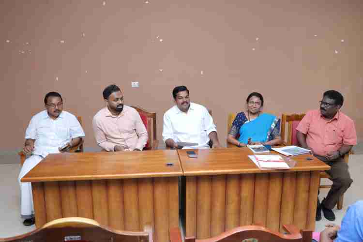 കെ യു ജനീഷ് കുമാര്‍ എംഎല്‍എയുടെ നേതൃത്വത്തില്‍ ചേര്‍ന്ന കോന്നി മെഡിക്കല്‍ കോളജ് വികസന സമിതി യോഗം