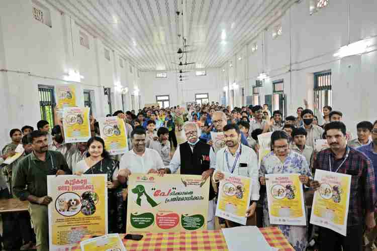 റാബിസ് സ്‌പെഷ്യൽ സ്‌കൂൾ അസംബ്ലിയുടെ ജില്ലാതല ഉദ്ഘാടനം കണ്ണൂർ മുനിസിപ്പൽ ഹയർ സെക്കണ്ടറി സ്‌കൂളിൽ രജിസ്‌ട്രേഷൻ, പുരാവസ്തു, മ്യൂസിയം വകുപ്പ് മന്ത്രി രാമചന്ദ്രൻ കടന്നപ്പള്ളി നിർവഹിക്കുന്നു