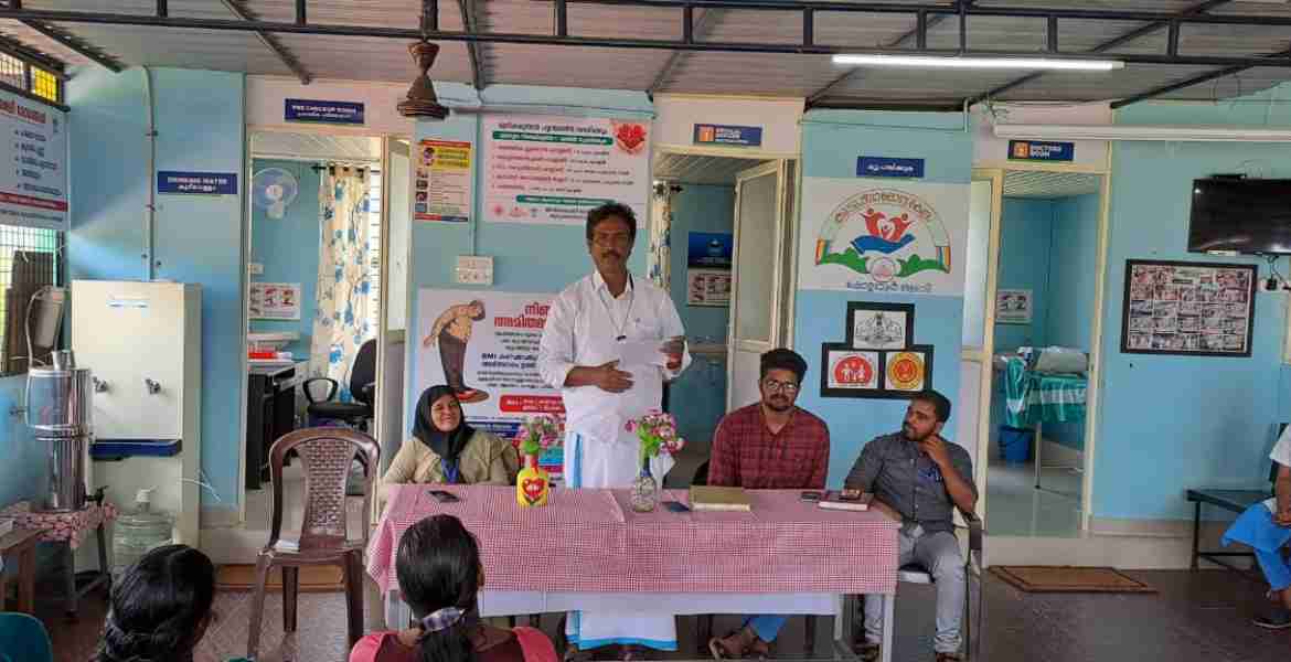 ഫോട്ടോ-ഷോളയൂര്‍ കുടുംബാരോഗ്യ കേന്ദ്രം നടപ്പാക്കുന്ന രക്തശോഭ പദ്ധതിയുടെ ഉദ്ഘാടനം നിര്‍വഹിച്ച് ഗ്രാമപഞ്ചായത്ത് പ്രസിഡന്റ് പി. രാമമൂര്‍ത്തി സംസാരിക്കുന്നു.