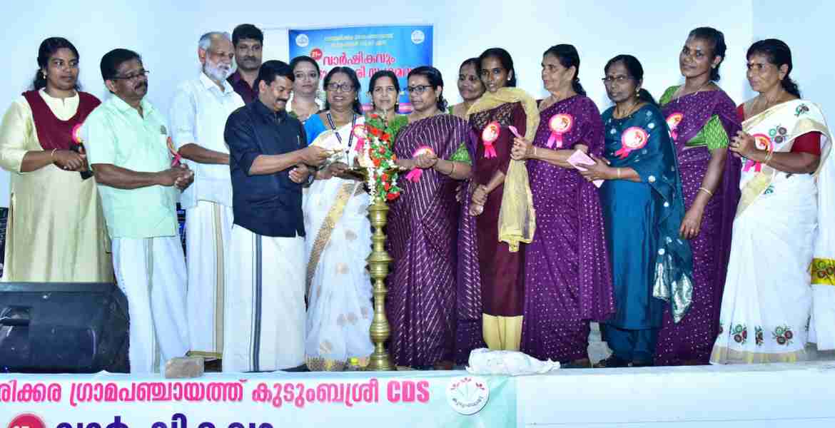 വടശ്ശേരിക്കര ഗ്രാമപഞ്ചായത്ത് കുടുംബശ്രീ സി ഡി എസ് വാര്‍ഷികാഘോഷം  ഉദ്ഘാടനം പ്രമോദ് നാരായണന്‍ എംഎല്‍എ നിര്‍വഹിക്കുന്നു