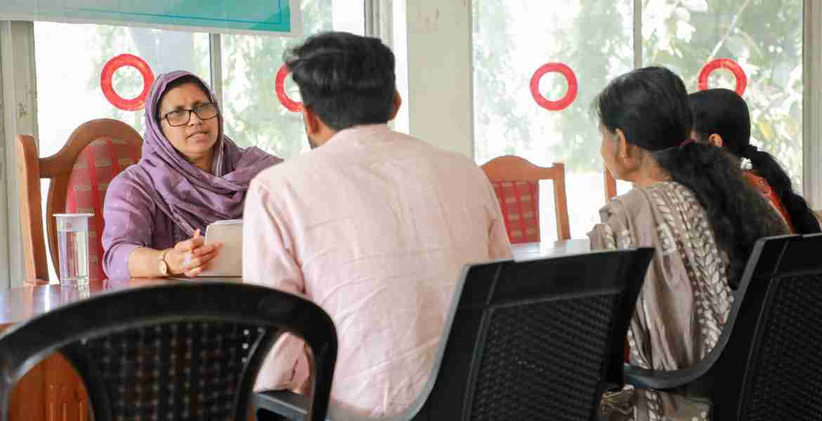 കൽപ്പറ്റ സിവിൽ സ്റ്റേഷൻ കോൺഫറൻസ് ഹാളിൽ നടന്ന വനിതാ കമ്മീഷൻ അദാലത്തിൽ വനിതാ കമ്മീഷൻ അംഗം അഡ്വ. പി കുഞ്ഞായിഷ