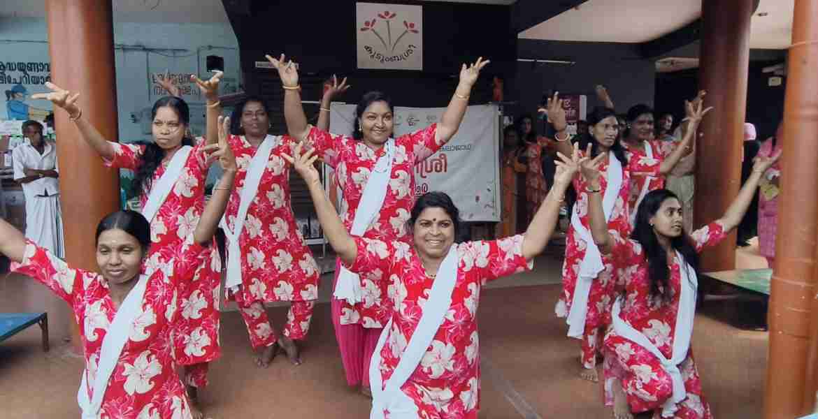 കുടുംബശ്രീ ജെന്‍ഡര്‍ കാമ്പയിന്റെ ഭാഗമായി സംഘടിപ്പിച്ച സംസ്ഥാനതല കലാജാഥയില്‍നിന്ന്