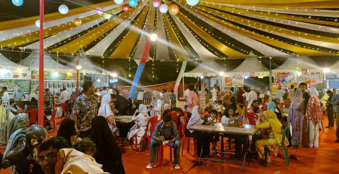 ബേപ്പൂർ ഫെസ്റ്റിന്റെ ഭാഗമായുള്ള ഭക്ഷ്യമേളയിലെ തിരക്ക്