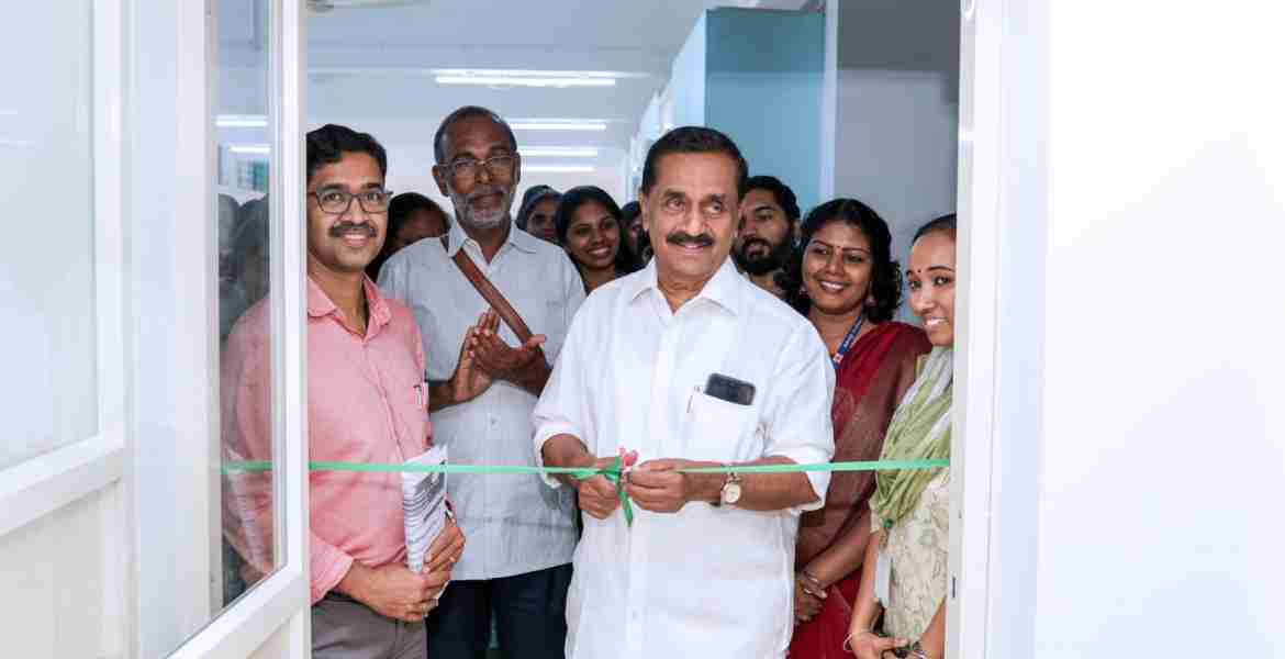 ഹോമിയോപ്പതി മെഡിക്കല്‍ കോളേജില്‍ നവീകരിച്ച ഒ.പി ബ്ലോക്കും ന്യൂറോ റിഹാബിലിറ്റേഷന്‍ സെന്ററും തോട്ടത്തില്‍ രവീന്ദ്രന്‍ എം.എല്‍.എ തുറന്നുകൊടുക്കുന്നു