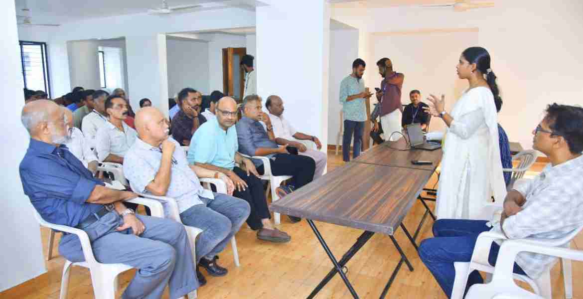 ജില്ലയിലെ വോട്ടർ പങ്കാളിത്തം ഉയർത്തുന്നതിനായി ചേർന്ന യോഗം അസിസ്റ്റന്റ് കലക്ടര്‍ ഡോ. എസ് മോഹനപ്രിയ ഉദ്ഘാടനം ചെയ്യുന്നു