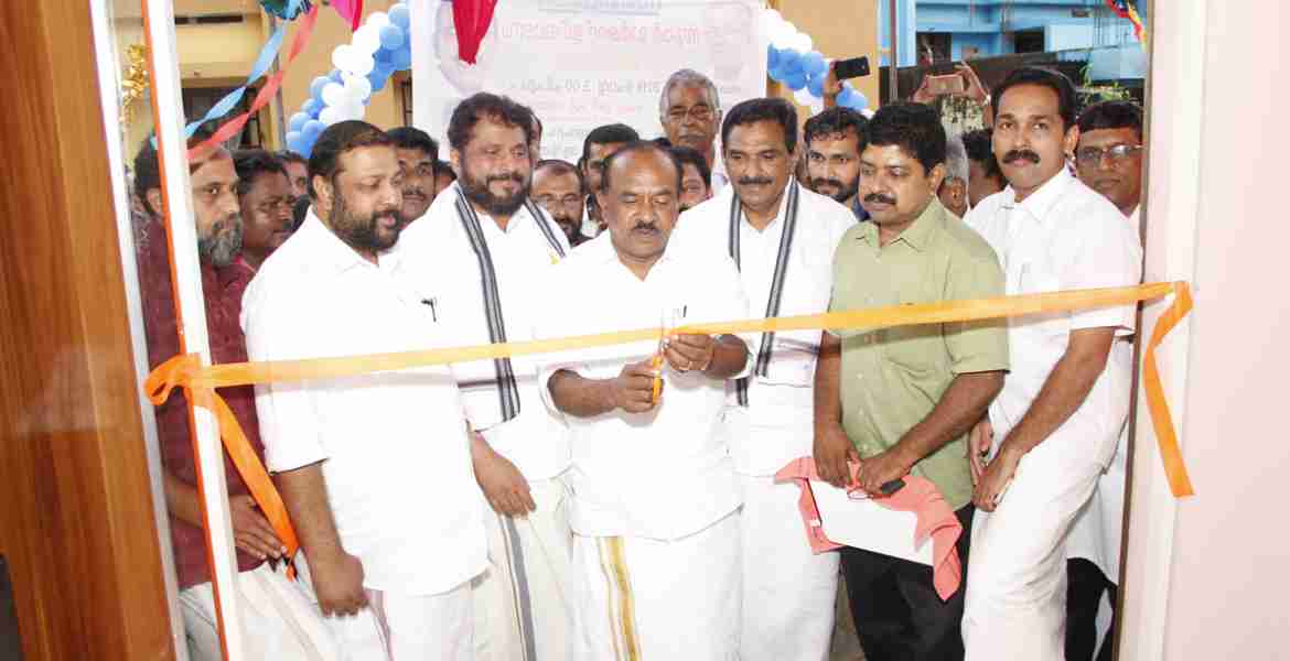 തടിയൂര്‍ സപ്ലൈകോ സൂപ്പര്‍മാര്‍ക്കറ്റിന്റെ ഉദ്ഘാടനം ഭക്ഷ്യസിവില്‍ സപ്ലൈസ് വകുപ്പ് മന്ത്രി പി.തിലോത്തമന്‍ നിര്‍വഹിക്കുന്നു.