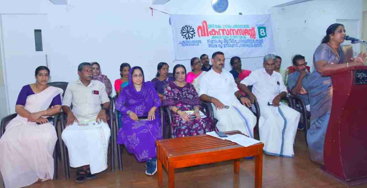 ഉണ്ണികുളം ഗ്രാമ പഞ്ചായത്ത് വികസന സദസ്സ് ബാലുശ്ശേരി ബ്ലോക്ക് പഞ്ചായത്ത് വി.കെ.അനിത ഉദ്ഘാടനം ചെയ്യുന്നു