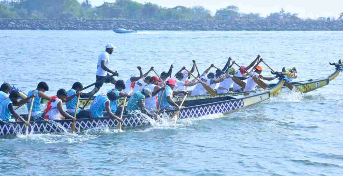ചാലിയാറിൽ നടന്ന ഡ്രാഗൺ ബോട്ട് റേസ് കെ ടി ഐ എൽ ചെയർമാൻ എസ് കെ സജീഷ് ഉദ്ഘാടനം ചെയ്യുന്നു