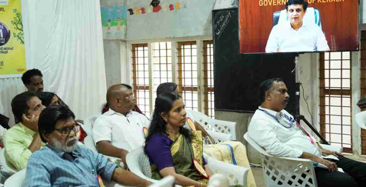 മലയോര ഹൈവേയിലെ ചുങ്കക്കുറ്റി-പൂതംപാറ, പൂതംപാറ-ചുരണി -പക്രംതളം റോഡുകളുടെ പ്രവൃത്തി ഉദ്ഘാടനം പൊതുമരാമത്ത്-ടൂറിസം വകുപ്പ് മന്ത്രി പി എ മുഹമ്മദ് റിയാസ് ഓണ്‍ലൈനായി നിര്‍വഹിക്കുന്നു