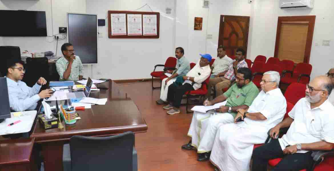 നിയമസഭ തിരഞ്ഞെടുപ്പുമായി ബന്ധപ്പെട്ട് ജില്ലാ കലക്ടറുടെ അധ്യക്ഷതയിൽ ചേർന്ന രാഷ്ട്രീയ പാർട്ടി പ്രതിനിധികളുടെ യോഗം