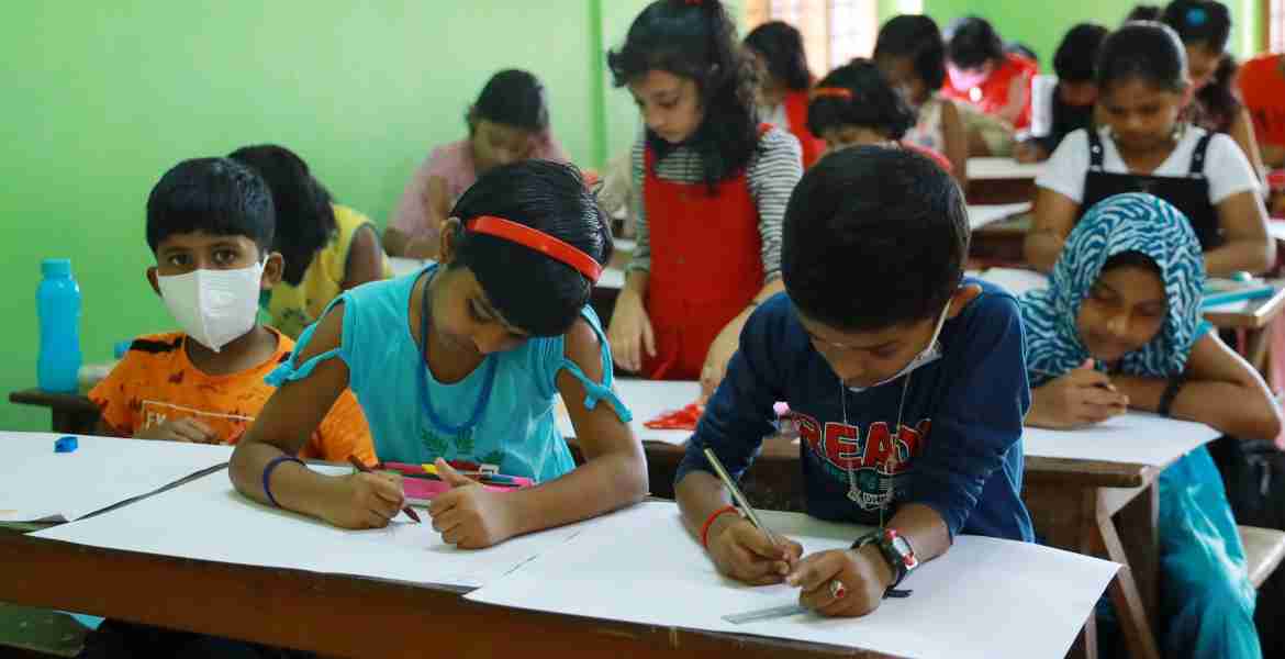 ജില്ലാ ശിശുക്ഷേമ സമിതിയുടെ ആഭിമുഖ്യത്തില്‍ പത്തനംതിട്ട മാര്‍ത്തോമ ഹയര്‍ സെക്കന്‍ഡറി സ്‌കൂളില്‍ നടത്തിയ ദേശീയ ബാല ചിത്രരചനയില്‍ പങ്കെടുക്കുന്നവര്‍