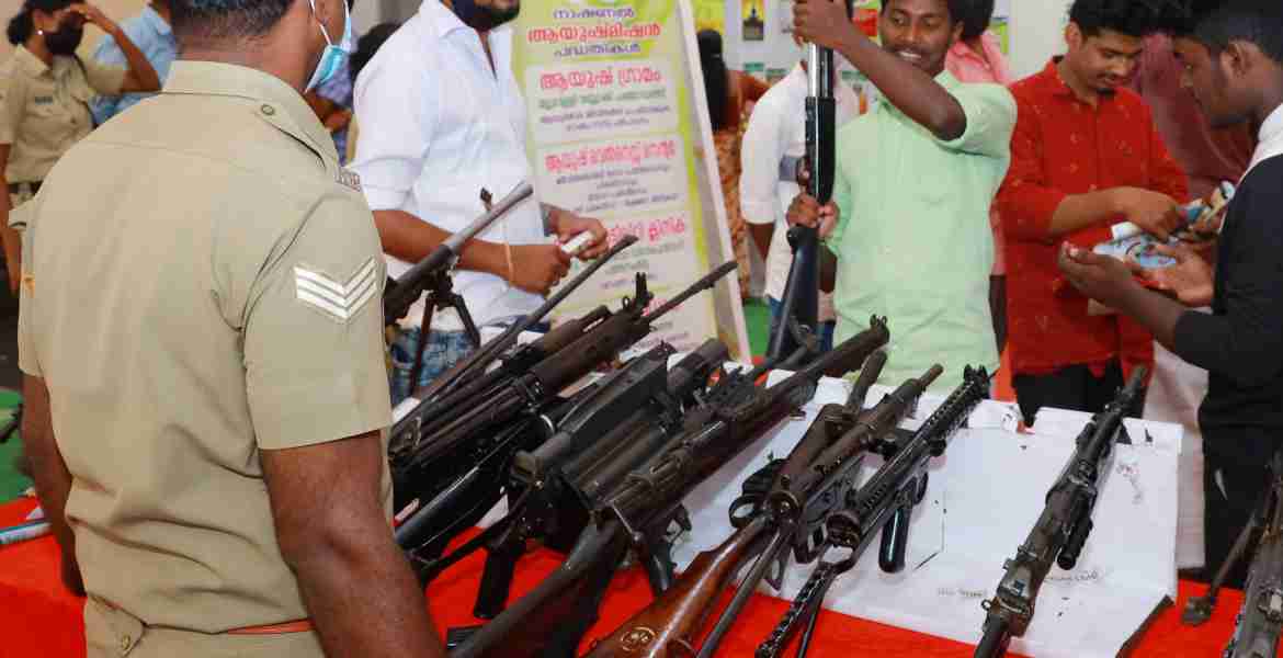 പോലീസ് സ്റ്റാളിലെ തിരക്ക്