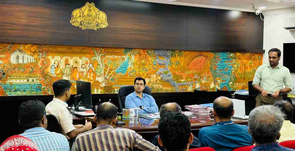 വോട്ടെണ്ണൽ ഉദ്യോഗസ്ഥരുടെ റാന്‍ഡമൈസേഷനുമായി ബന്ധപ്പെട്ട് ജില്ലാ കലക്ടറുടെ ചേംബറില്‍ ചേര്‍ന്ന യോഗം