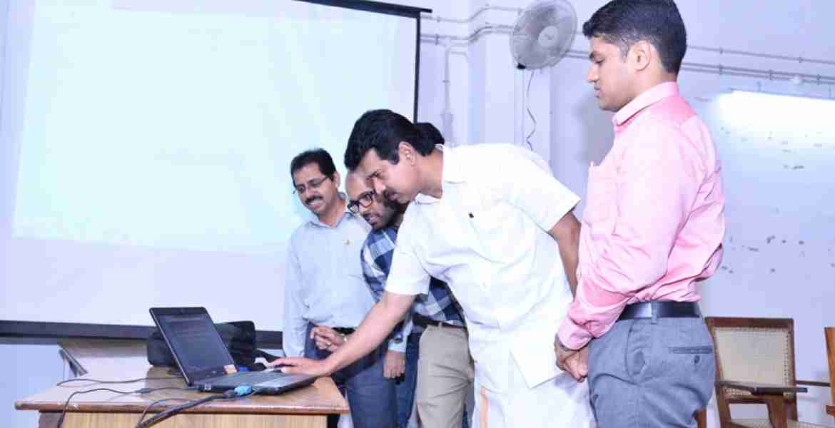 ഇടുക്കി ജില്ലയുടെ ഔദ്യോഗിക വെബ്‌സൈറ്റിന്റെ ഉദ്ഘാടനം ജോയ്‌സ് ജോര്‍ജ്ജ് എം.പി നിര്‍വ്വഹിക്കുു. 