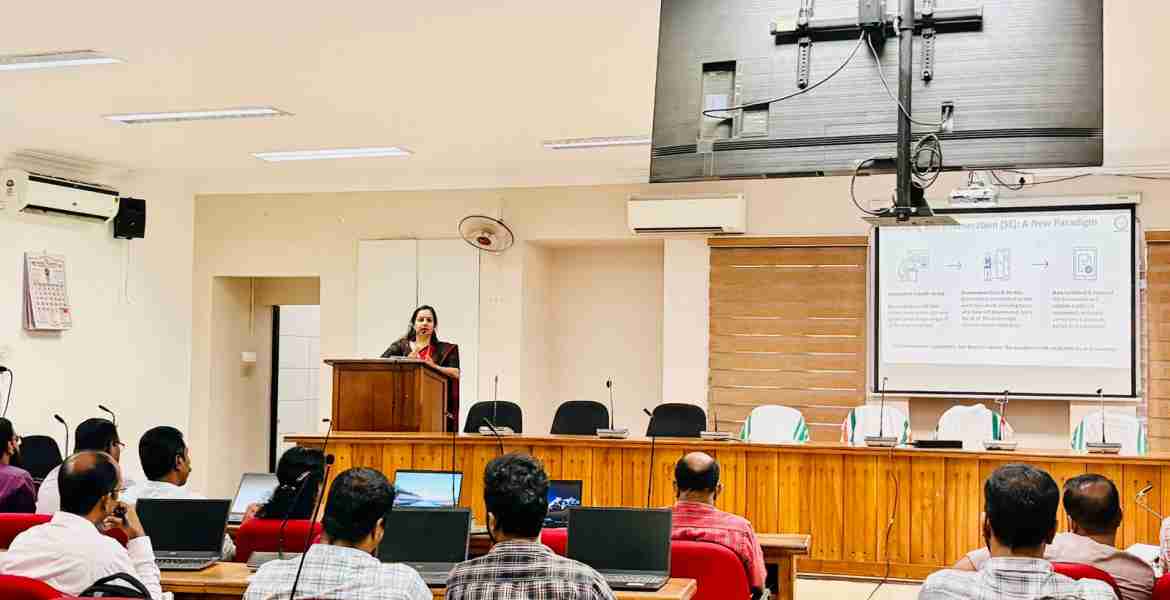 കലക്ട്രേറ്റ് കോൺഫറൻസ് ഹാളിൽ സെൻസെസ് ഉദ്യോഗസ്ഥർക്കായി സംഘടിപ്പിച്ച പരിശീലനം