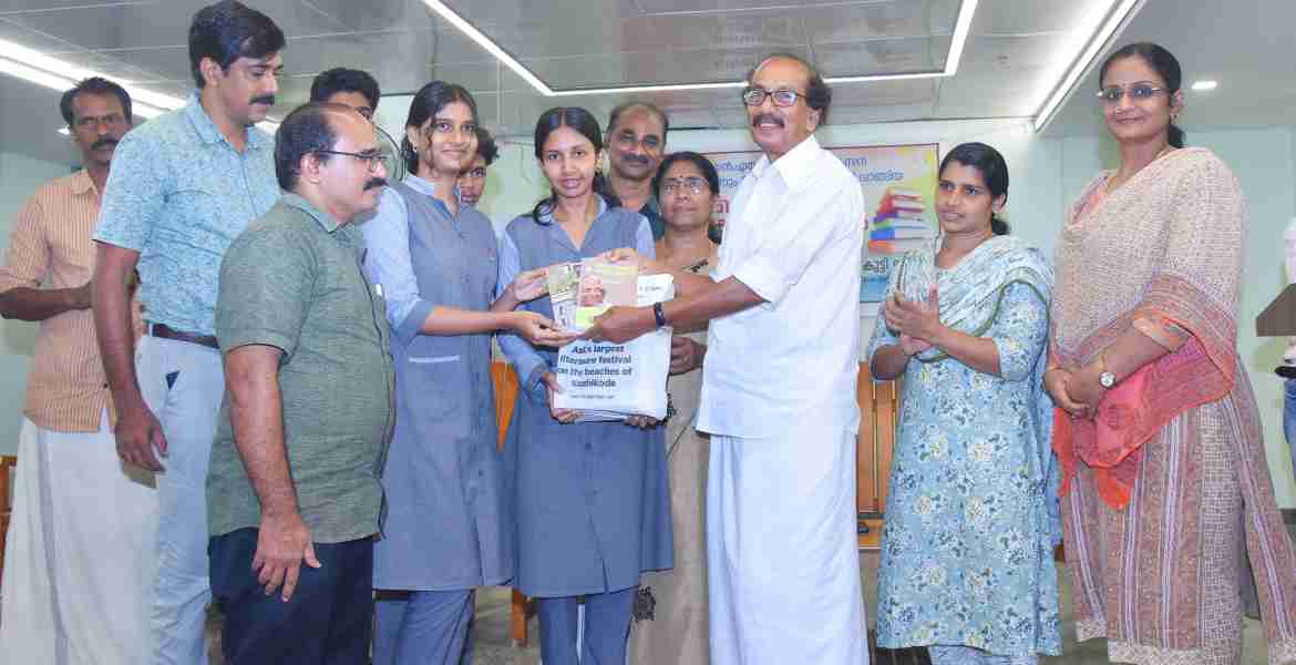 കൊയിലാണ്ടി മണ്ഡലത്തിലെ വിവിധ സ്‌കൂളുകള്‍ക്കുള്ള ലൈബ്രറി പുസ്തക വിതരണം കെ പി കുഞ്ഞമ്മദ് കുട്ടി മാസ്റ്റര്‍ എംഎല്‍എ നിര്‍വഹിക്കുന്നു