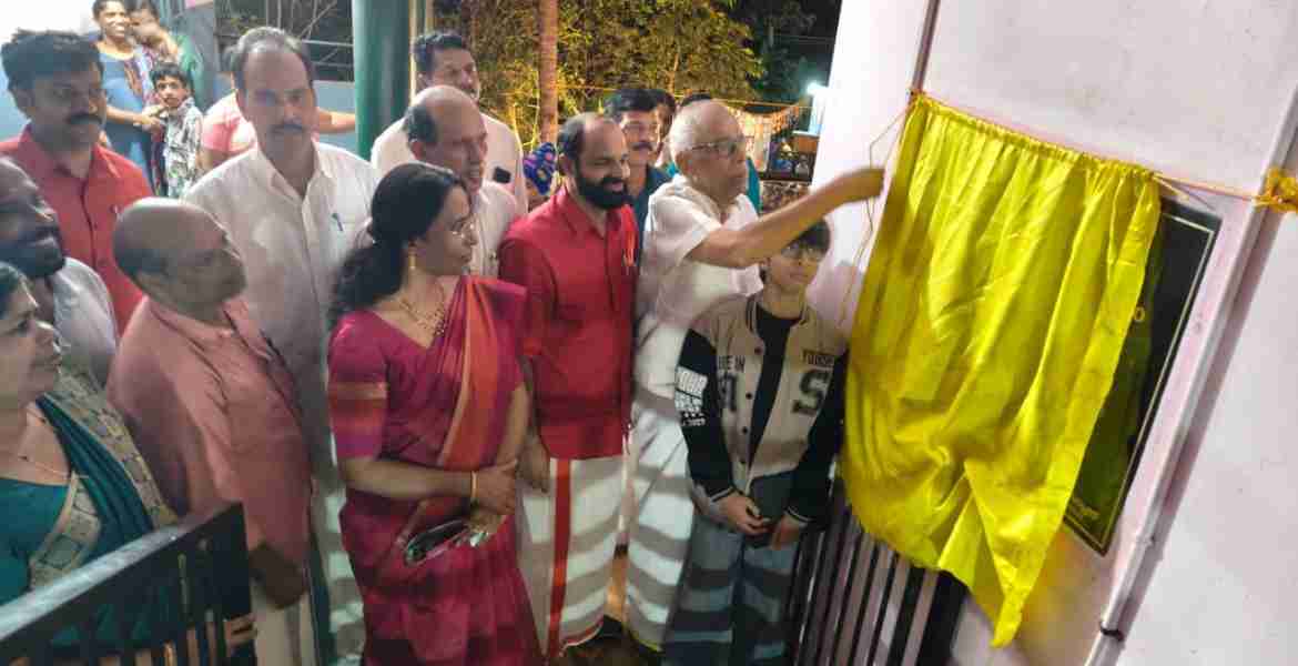 നവീകരിച്ച മുണ്ടക്കൽ ഗവ. എൽ.പി സ്കൂൾ കെട്ടിടത്തിന്റെ ഉദ്ഘാടനം പി.ടി.എ റഹീം എംഎൽഎ നിർവഹിക്കുന്നു