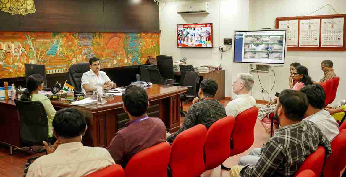 നിയമസഭ തിരഞ്ഞെടുപ്പുമായി ബന്ധപ്പെട്ട് ജില്ലാ കലക്ടര്‍ സ്‌നേഹില്‍ കുമാര്‍ സിങ്ങിന്റെ അധ്യക്ഷതയില്‍ ചേര്‍ന്ന വിവിധ വകുപ്പുകളുടെ യോഗം