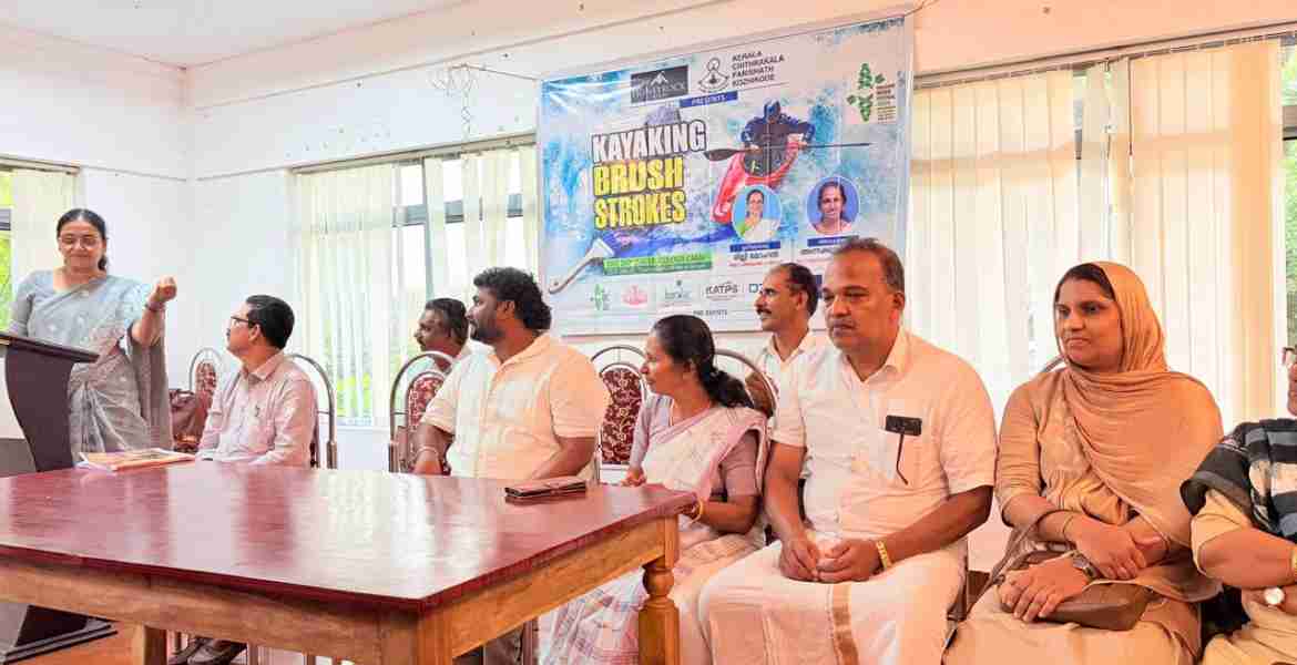 മലബാര്‍ റിവര്‍ ഫെസ്റ്റിവലിന്റെ പ്രചാരണാര്‍ഥം തുഷാരഗിരിയില്‍ നടന്ന കയാക്കിങ് ബ്രഷ് സ്‌ട്രോക്‌സ് ജില്ലാ പഞ്ചായത്ത് പ്രസിഡന്റ് മില്ലി മോഹന്‍ ഉദ്ഘാടനം ചെയ്യുന്നു