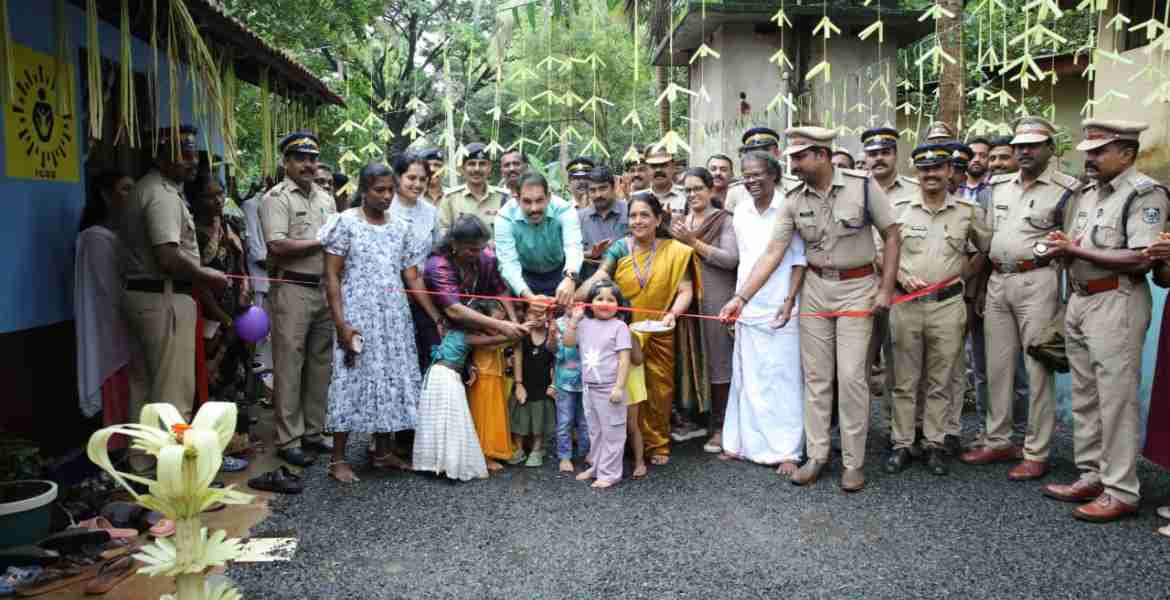 നവീകരിച്ച അങ്കണവാടി ഉത്തരമേഖല പ്രിസൺ ഡിഐജി വിജയകുമാർ ഉദ്ഘാടനം ചെയ്യുന്നു