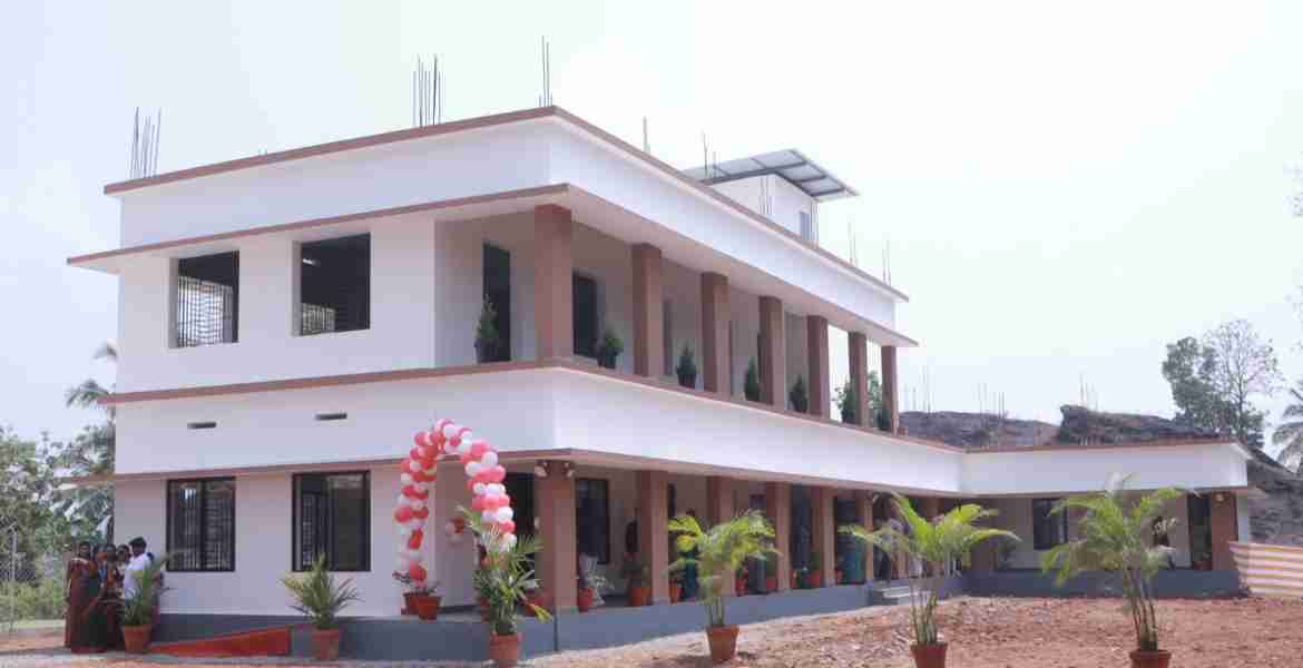 പത്തനംതിട്ട സ്‌കൂള്‍ ഓഫ് ടെക്നോളജി ആന്‍ഡ് അപ്ലൈഡ് സയന്‍സ് പുതിയ കെട്ടിട ഉദ്ഘാടനം  മന്ത്രി വീണാ ജോര്‍ജ് നിര്‍വഹിക്കുന്നു