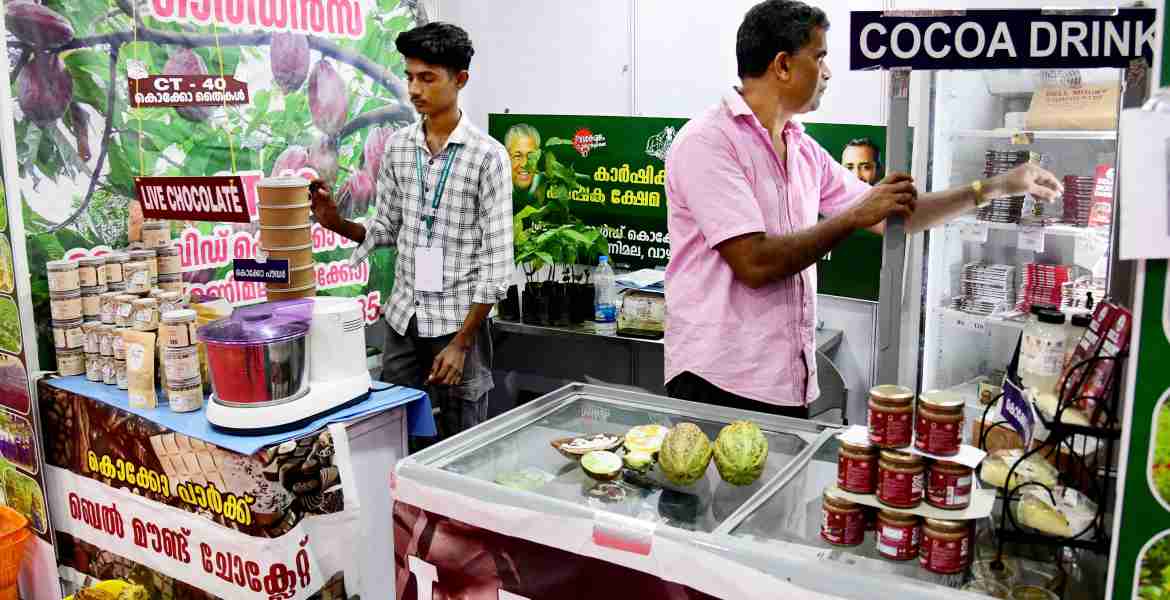 എന്റെ കേരളം പ്രാദര്‍ശന വിപണന മേളയില്‍ കാര്‍ഷിക വികസന കര്‍ഷകക്ഷേമ വകുപ്പിനു് കീഴില്‍ പ്രവര്‍ത്തിക്കുന്ന ബ്രൗണ്‍ ഗോള്‍ഡ് പ്രൊഡ്യൂസര്‍ കമ്പനിയുടെ ബെല്‍ മൗണ്ട്് ചോക്ലേറ്റും കൊക്കോ ഉത്പന്നങ്ങളും