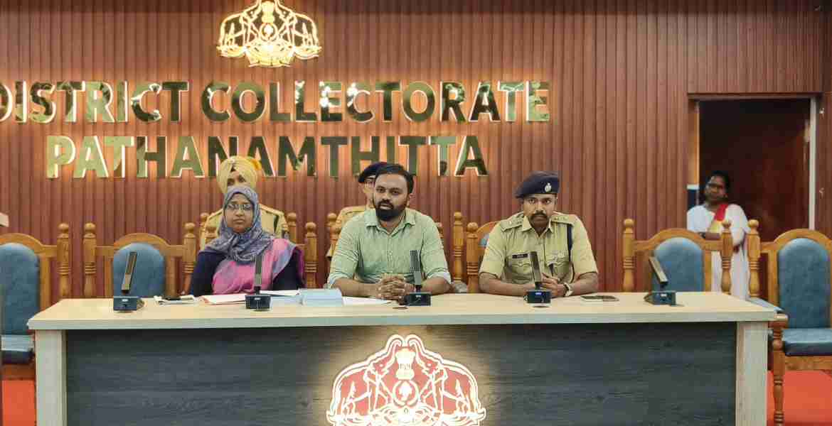 കലക്ടറേറ്റ് ഗവി കോണ്‍ഫറന്‍സ് ഹാളില്‍ നടന്ന വാര്‍ത്താസമ്മേളനത്തില്‍ അവസാനഘട്ട തിരഞ്ഞെടുപ്പ് തയാറെടുപ്പ് ജില്ല കലക്ടര്‍ എസ് പ്രേം കൃഷ്ണന്‍ വിശദീകരിക്കുന്നു