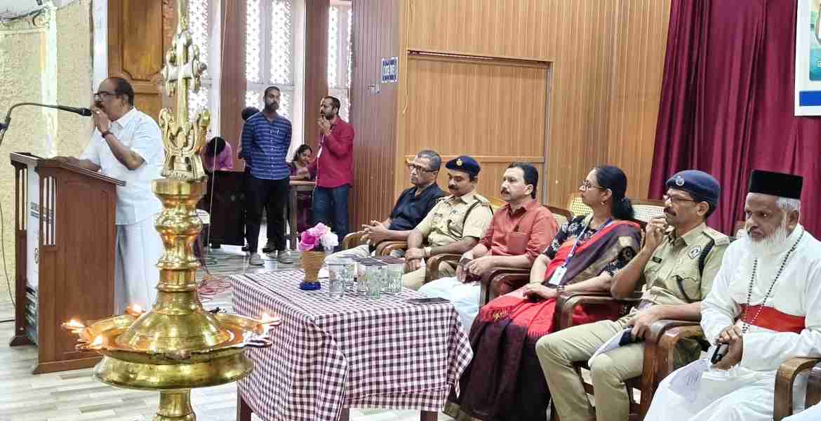 ലഹരി വിരുദ്ധ പരിപാടിയുടെ ഉദ്ഘാടനം കാതോലിക്കേറ്റ് കോളജില്‍ ജില്ലാ പഞ്ചായത്ത് പ്രസിഡന്റ് ജോര്‍ജ് എബ്രഹാം നിര്‍വഹിക്കുന്നു