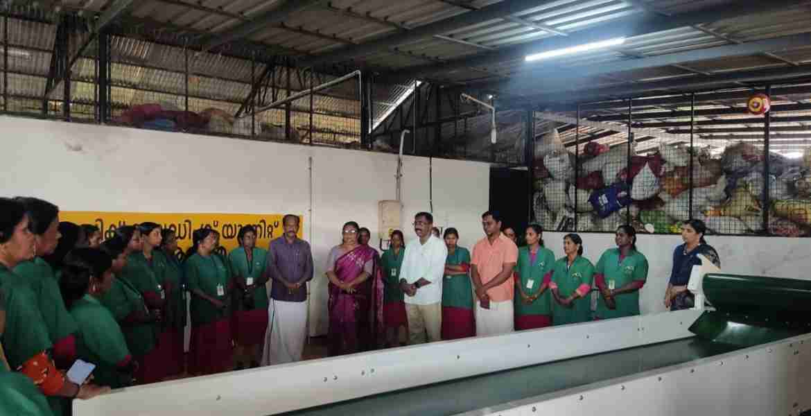 ആറന്മുള ഗ്രാമപഞ്ചായത്ത് എംസിഎഫില്‍  സ്ഥാപിച്ച കണ്‍വേയര്‍ ബെല്‍റ്റ്