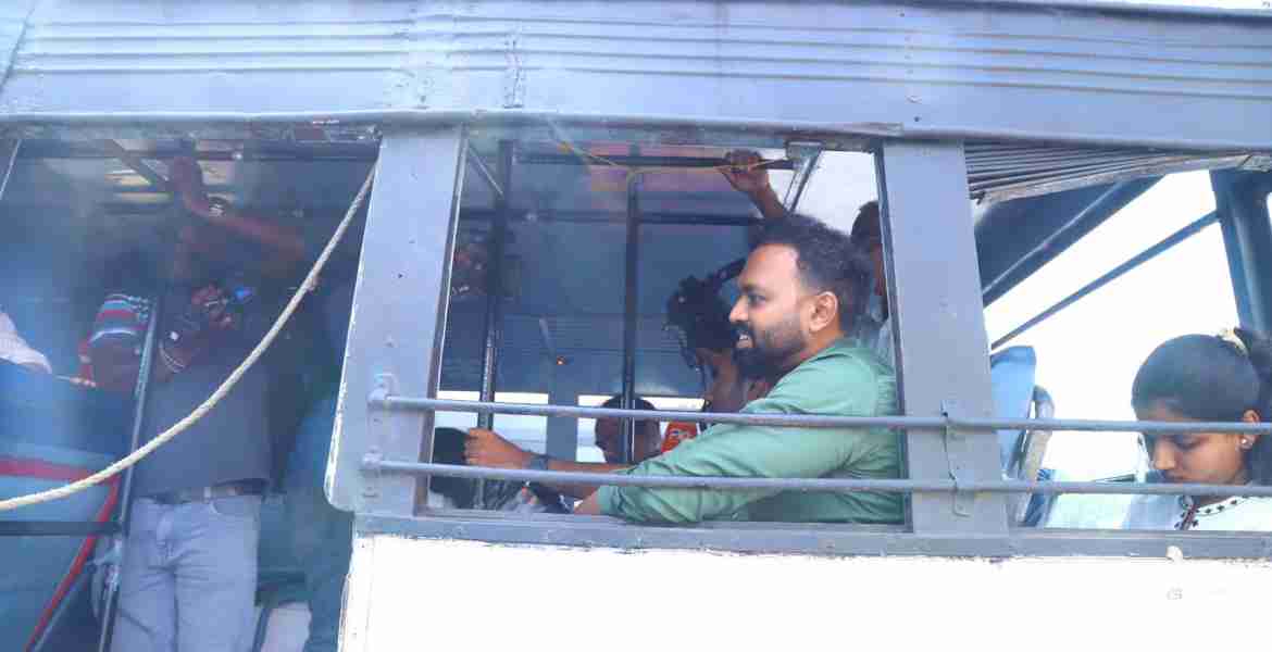 ലോക പരിസ്ഥിതി ദിനത്തോടനുബന്ധിച്ച് ജില്ലാ കലക്ടര്‍ എസ് പ്രേം കൃഷ്ണന്‍ കെഎസ്ആര്‍ടിസി ബസില്‍ യാത്ര ചെയ്യുന്നു