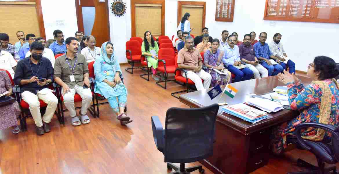 ഷിഗെല്ല പ്രതിരോധ പ്രവര്‍ത്തനങ്ങളുടെ ഭാഗമായി ജില്ലാ കലക്ടര്‍ എം എസ് മാധവിക്കുട്ടിയുടെ അധ്യക്ഷതയില്‍ ചേര്‍ന്ന യോഗം