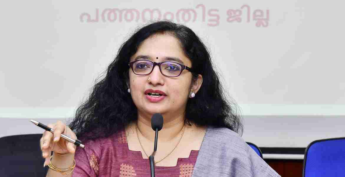 മുഖ്യമന്ത്രിയുടെ അധ്യക്ഷതയില്‍ മന്ത്രിമാര്‍ പങ്കെടുക്കുന്ന മേഖലാതലയോഗത്തിന് മുന്നോടിയായി കളക്ടറേറ്റില്‍ നടത്തിയ ശില്‍പശാലയില്‍ ജില്ലാ കളക്ടര്‍ ഡോ. ദിവ്യ എസ് അയ്യര്‍ സംസാരിക്കുന്നു.