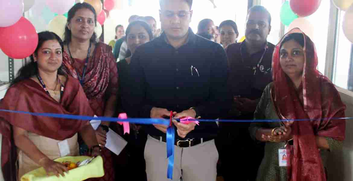 ക്ഷീരവികസന വകുപ്പിന്റെ ആഭിമുഖ്യത്തിൽ സംഘടിപ്പിക്കുന്ന പ്രത്യേക പാൽ പരിശോധനാ പരിപാടിയുടെ ഉദ്ഘാടനം ജില്ലാ കളക്ടർ ചേതൻ കുമാർ മീണ നിർവഹിക്കുന്നു.