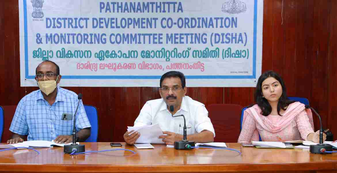 കേന്ദ്രാവിഷ്‌കൃത പദ്ധതികളുടെ പ്രവര്‍ത്തന പുരോഗതി വിലയിരുത്തുന്നതിനുള്ള ഡിസ്ട്രിക്ട് ഡവലപ്പ്‌മെന്റ് & മോണിറ്ററിംഗ് കമ്മിറ്റി(ദിഷാ) യോഗത്തില്‍ ആന്റോ ആന്റണി എംപി സംസാരിക്കുന്നു.