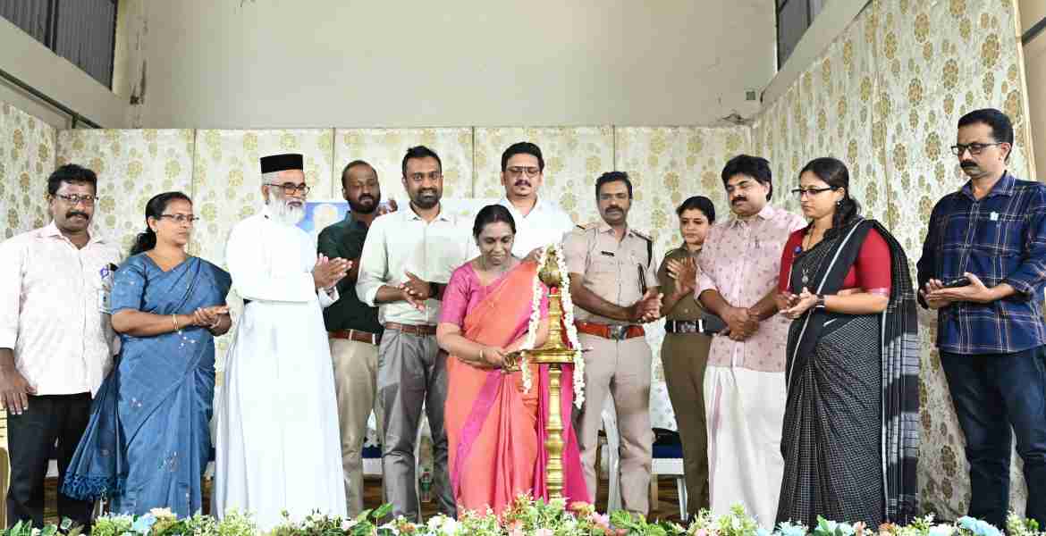 അന്താരാഷ്ട്ര ലഹരിവിരുദ്ധ ദിനാചരണത്തിന്റെ ജില്ലാതല ഉദ്ഘാടനം പത്തനംതിട്ട കതോലിക്കേറ്റ് ഹയര്‍സെക്കന്‍ഡറി സ്‌കൂളില്‍ ജില്ലാ മെഡിക്കല്‍ ഓഫീസര്‍ ( ആരോഗ്യം) ഡോ എല്‍ അനിതകുമാരി നിര്‍വഹിക്കുന്നു