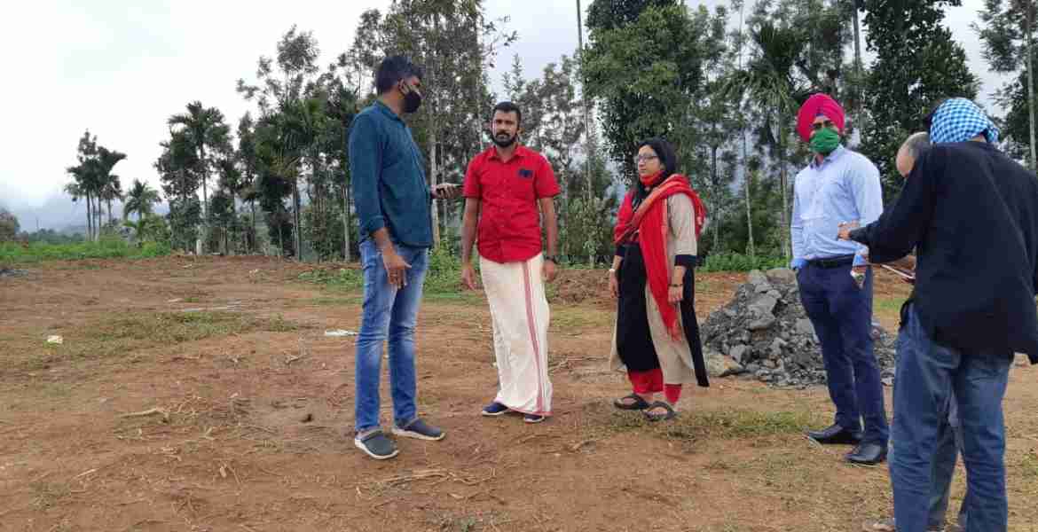 പുത്തുമല പുനരധിവാസ ഭൂമി ജില്ലാ കളക്ടര്‍ സന്ദര്‍ശിക്കുന്നു.