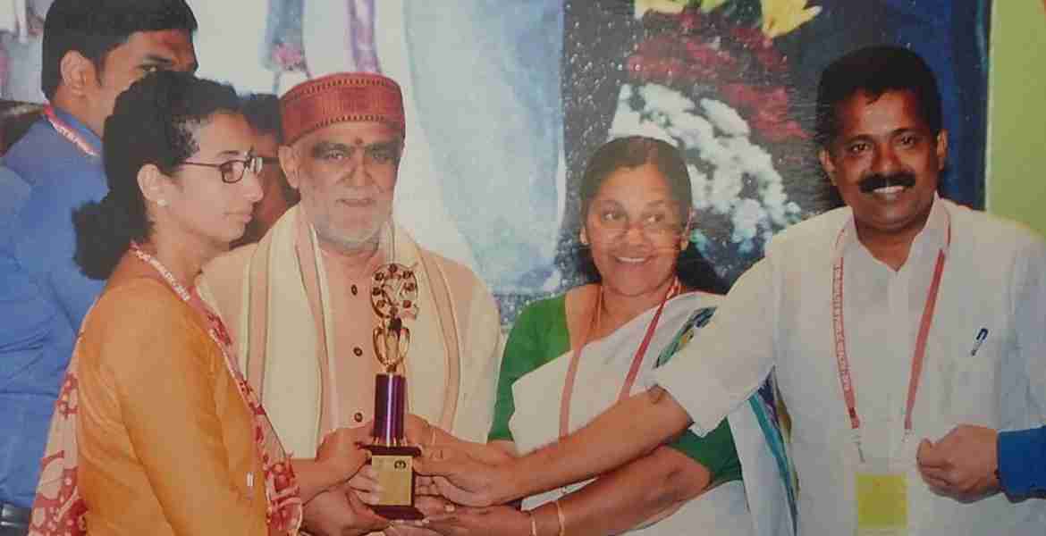  ഈസ്റ്റ് എളേരി ഗ്രാമപഞ്ചായത്തിലെ ചിറ്റാരിക്കാല്‍ പി.എച്ച്.സിക്ക് ലഭിച്ച നാഷണല്‍ ക്വാളിറ്റി സ്റ്റാന്‍ഡേര്‍ഡ് സര്‍ട്ടിഫിക്കേഷന്‍ ഡല്‍ഹിയില്‍ നടന്ന ചടങ്ങില്‍ ഗ്രാമപഞ്ചായത്ത് പ്രസിഡന്റ് ഫിലോമിന ജോണി, മെമ്പര്‍ ടോമി പുതുപ്പള്ളില്‍, ഡോ. സുമിന്‍ എന്നിര്‍ ചേര്‍ന്ന് കേന്ദ്ര ആരോഗ്യ സഹമന്ത്രി അശ്വിനി കുമാര്‍ ചൗബ്യയില്‍ നിന്ന്  ഏറ്റുവാങ്ങുന്നു.