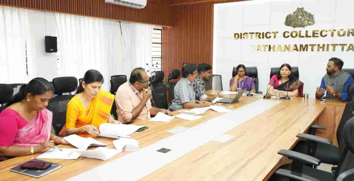 സ്‌പെഷ്യല്‍ റോള്‍ ഒബ്‌സര്‍വര്‍ അഡീഷണല്‍ സി.ഇ.ഒ നിഷിത ഉപാധ്യായ്‌യുടെ നേതൃത്വത്തില്‍ കലക്ടറേറ്റ് കോണ്‍ഫറന്‍സ് ഹാളില്‍ ചേര്‍ന്ന ഇലക്ടറല്‍ രജിസ്‌ട്രേഷന്‍ ഓഫീസര്‍മാരുടെ യോഗം