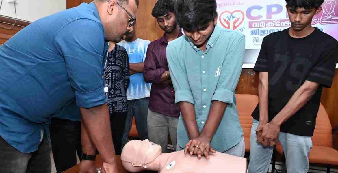  'ഹൃദയപൂര്‍വം' സി.പി.ആര്‍  പരിശീലന ബോധവല്‍ക്കരണ പരിപാടിയില്‍ നിന്ന്