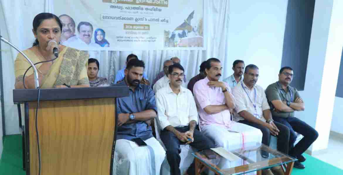 ലോക ജന്തുജന്യരോഗ ദിനാചരണം ജില്ലാതല ഉദ്ഘാടനം ചക്കിട്ടപാറയിൽ ഗ്രാമപഞ്ചായത്ത് പ്രസിഡന്റ് മോളി തോമസ് നിർവഹിക്കുന്നു