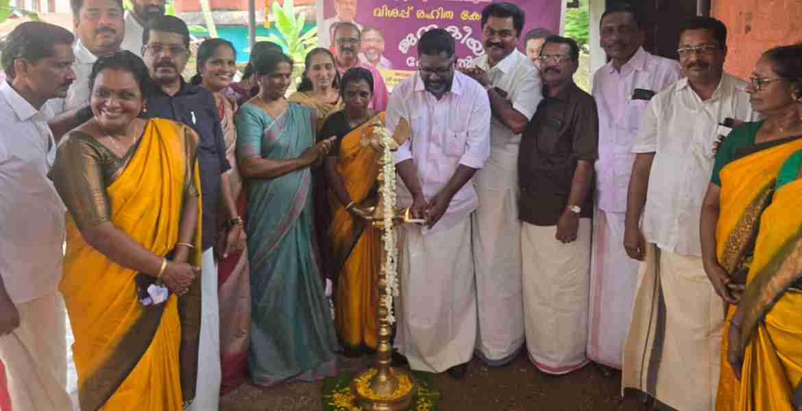 ജനകീയ ഹോട്ടലിന്റെ ഉദ്ഘാടനം നിയമസഭാ ഡെപ്യൂട്ടി സ്പീക്കര്‍ ചിറ്റയം ഗോപകുമാര്‍ നിര്‍വഹിക്കുന്നു