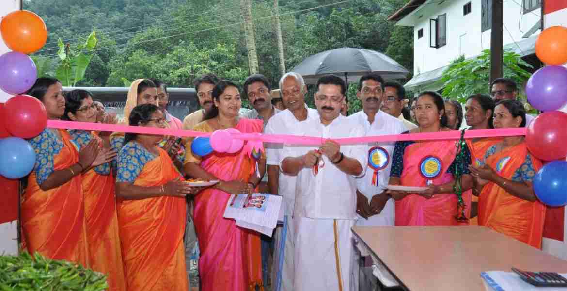 വെള്ളിയാമറ്റം ഗ്രാമ പഞ്ചായത്ത് നവീകരിച്ച ഫ്രണ്ട് ഓഫീസ്, ഐഎസ് ഒ പ്രഖ്യാപനം എന്നിവ മന്ത്രി കെ ടി ജലീല്‍ നിര്വ്ഹിക്കുന്നു.