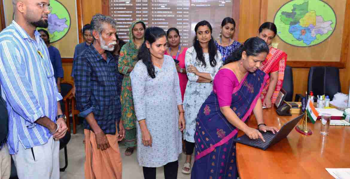  പൊതുജനങ്ങള്‍ക്ക് ജില്ലാ കളക്ടറെ നേരില്‍ കാണാതെ പരാതി പരിഹരിക്കാനുള്ള ഓണ്‍ലൈന്‍ പരാതി പരിഹാര സെൽ ജില്ലാ കളക്ടര്‍ ഡി ആര്‍ മേഘശ്രീ ഉദ്ഘാടനം നിര്‍വഹിച്ചു.