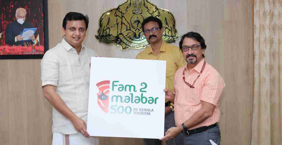 'ഫെമിലിയറൈസേഷൻ ടൂർ' അഥവാ ഫാം 2 മലബാർ 500 പദ്ധതിയുടെ ലോഗോ ടൂറിസം-പൊതുമരാമത്ത് വകുപ്പ് മന്ത്രി പി എ മുഹമ്മദ് റിയാസ് പ്രകാശനം ചെയ്യുന്നു