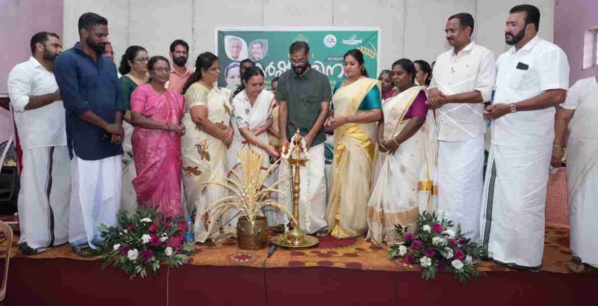 ഇരവിപേരൂര്‍ ഗ്രാമപഞ്ചായത്തിന്റെയും കാര്‍ഷിക വികസന കര്‍ഷകക്ഷേമവകുപ്പിന്റെയും സംയുക്താഭിമുഖ്യത്തില്‍ സംഘടിപ്പിച്ച കര്‍ഷകദിനാചരണത്തിന്റെ ഉദ്ഘാടനം ആരോഗ്യമന്ത്രി വീണാ ജോര്‍ജ്  ഇരവിപേരൂര്‍ വൈ.എം.സി.എ ഹാളില്‍ നിര്‍വഹിച്ച് സംസാരിക്കുന്നു.