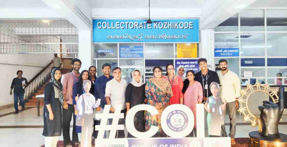 സെന്‍സസ് ഹെല്‍പ് ഡെസ്‌കിനോടനുബന്ധിച്ച് കലക്ടറേറ്റില്‍ ഒരുക്കിയ ഇന്‍സ്റ്റലേഷന്‍ ജില്ലാ കലക്ടര്‍ എം എസ് മാധവിക്കുട്ടി ഉദ്ഘാടനം ചെയ്യുന്നു